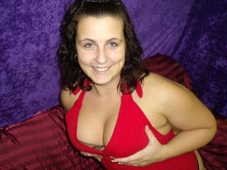Elma cam2cam:  Exhibitionismus, Oralsex, Sexspielzeug - BH-Cup: C