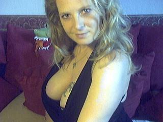 Sexy La Luna - Vielleicht deine süsse, geile Nachbarin - ganz privat!? - livecam,privat,webcam