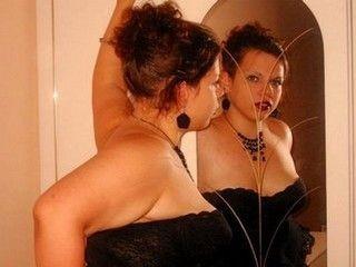 aHotGabi webcam:  Anal-Sex, Exhibitionismus, Oralsex, Outdoor, Sexspielzeug, Tattoos, Voyeurismus, Live-Dates - BH-Cup: D