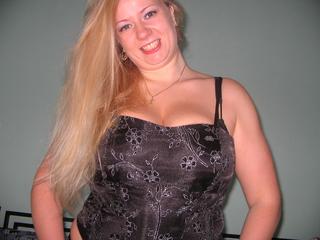 Kristine21 cam2cam:  Exhibitionismus, Oralsex, Parkplatz-Sex, Sexspielzeug, Swinger, Tattoos, Voyeurismus